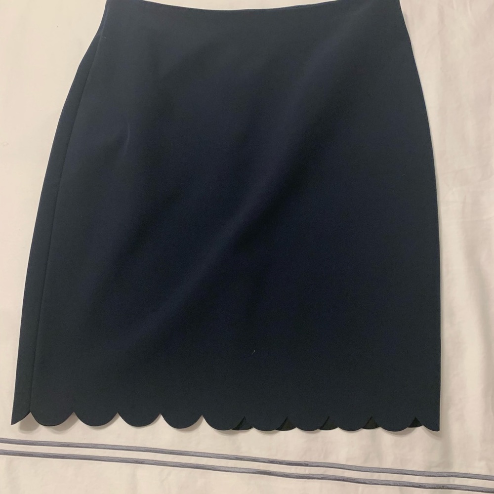 Scoop hem skirt